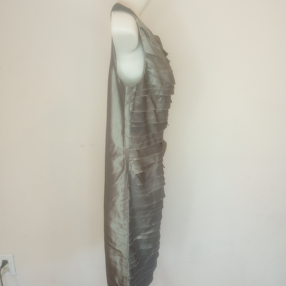 Elegant Sleeveless Dress in Metallic Gray London Time Petite 12P - Picture 3 of 10